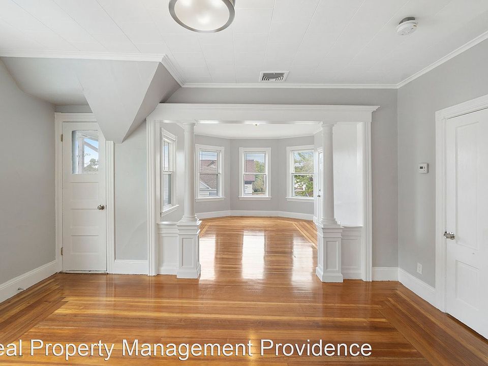 1st image of 132 Trenton St Floor 3