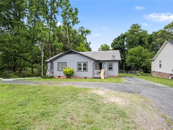 611 & 613 Brookdale Dr, Thomasville, NC 27360