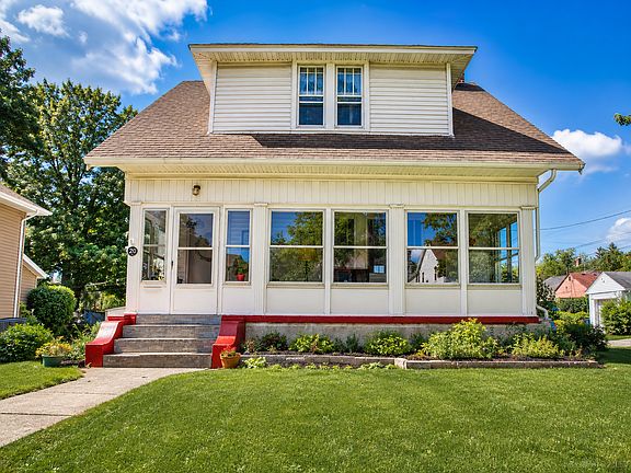 3rd image of 20 Corona Ave