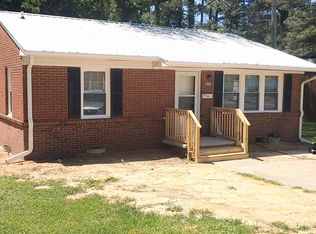 1004 Woodland Ave, Sanford, NC 27330