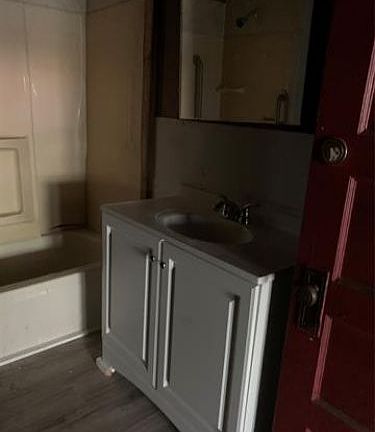 5th image of 209 2nd St