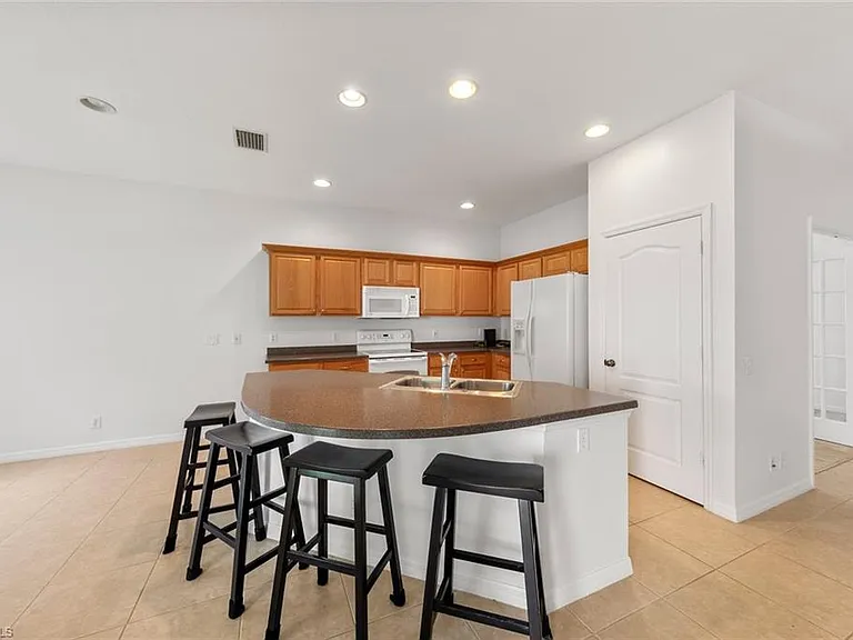 2410 Verdmont Ct — Photo 10