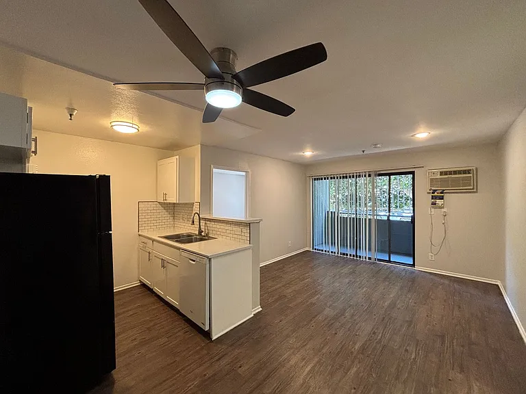 700 S. Berendo Ave — Photo 48