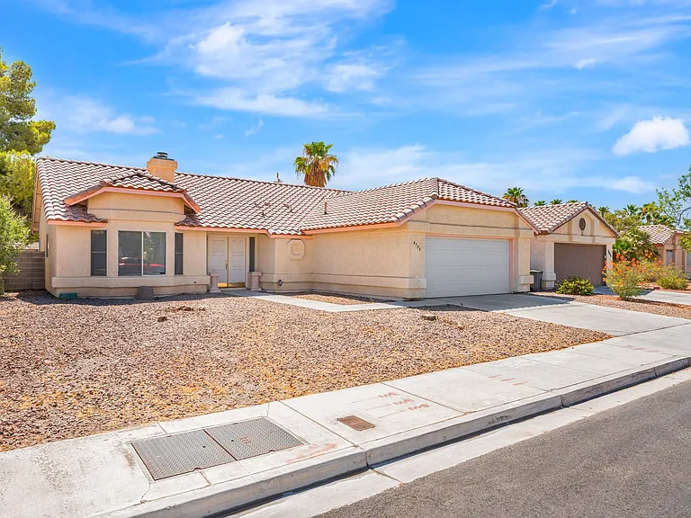 4904 Spring Falls Way — Photo 2