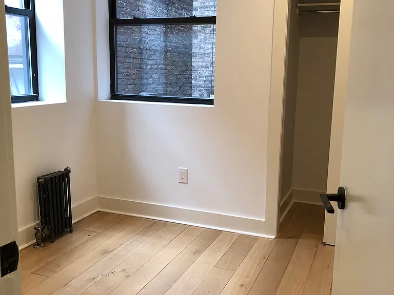 224 W 21st St #12 — Photo 4