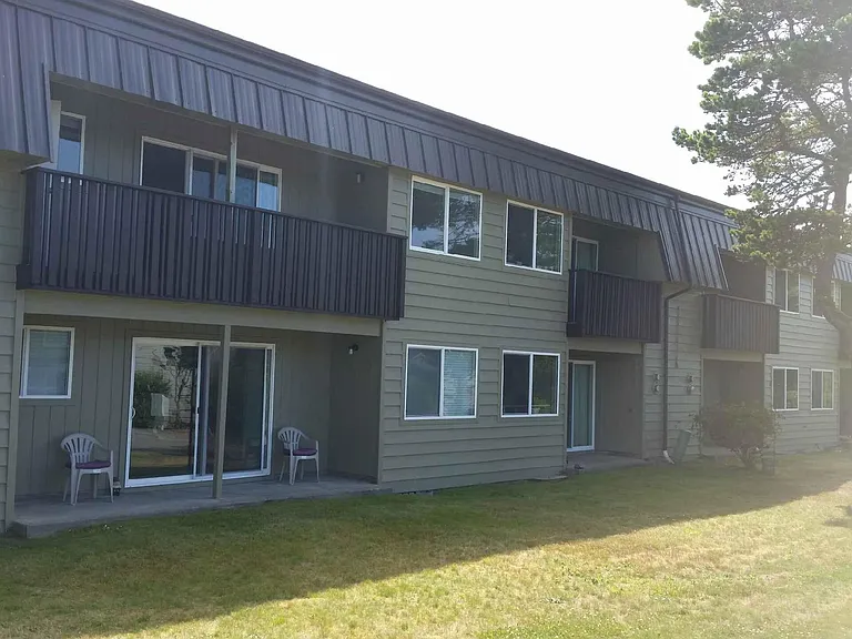2147-2191 NW Mast Pl — Photo 35