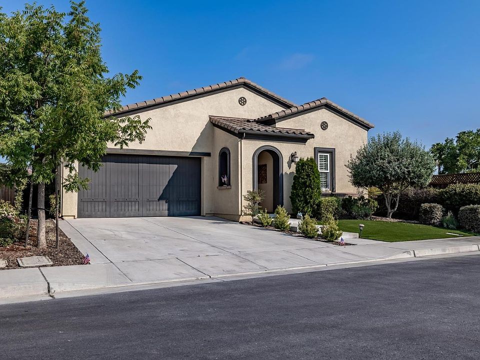 1st image of 675 Connemara Dr