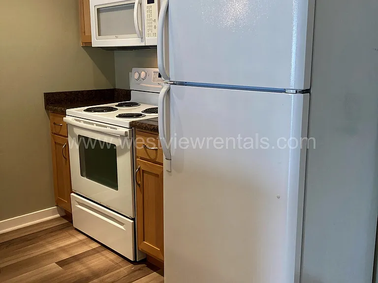 200 E Maple St — Photo 87