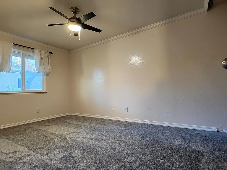 1540 Parkwood Pl — Photo 4