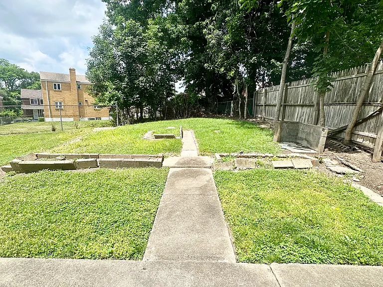 7321 Somerset St — Photo 17