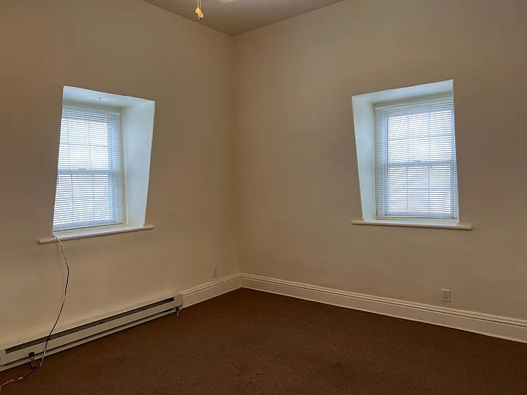 215-217 W Broad St — Photo 10