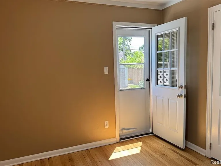 128 Girard Ave — Photo 15