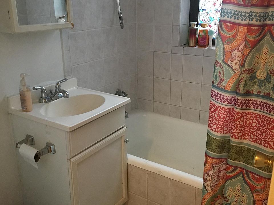 1st image of 429 1/2 W Belden Ave APT B207
