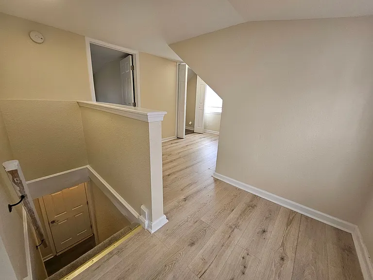 212 Middle St — Photo 12