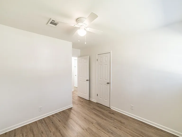 2627 Thornhill Rd NW — Photo 32