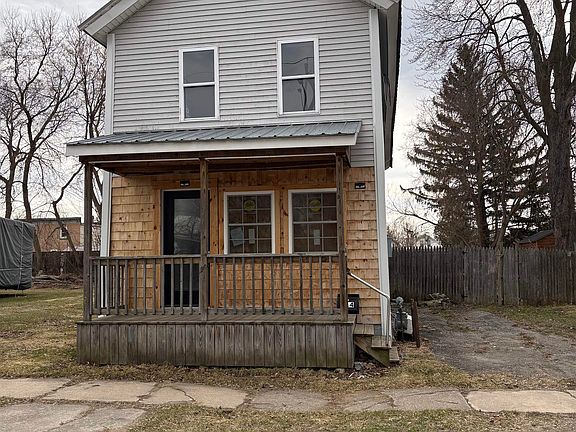 2nd image of 114 Oak St