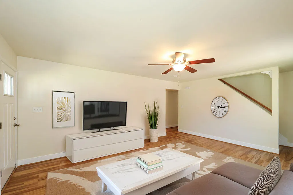 3 bed, 2.5 bath, 1400 sqft, $1,700 — Photo 2