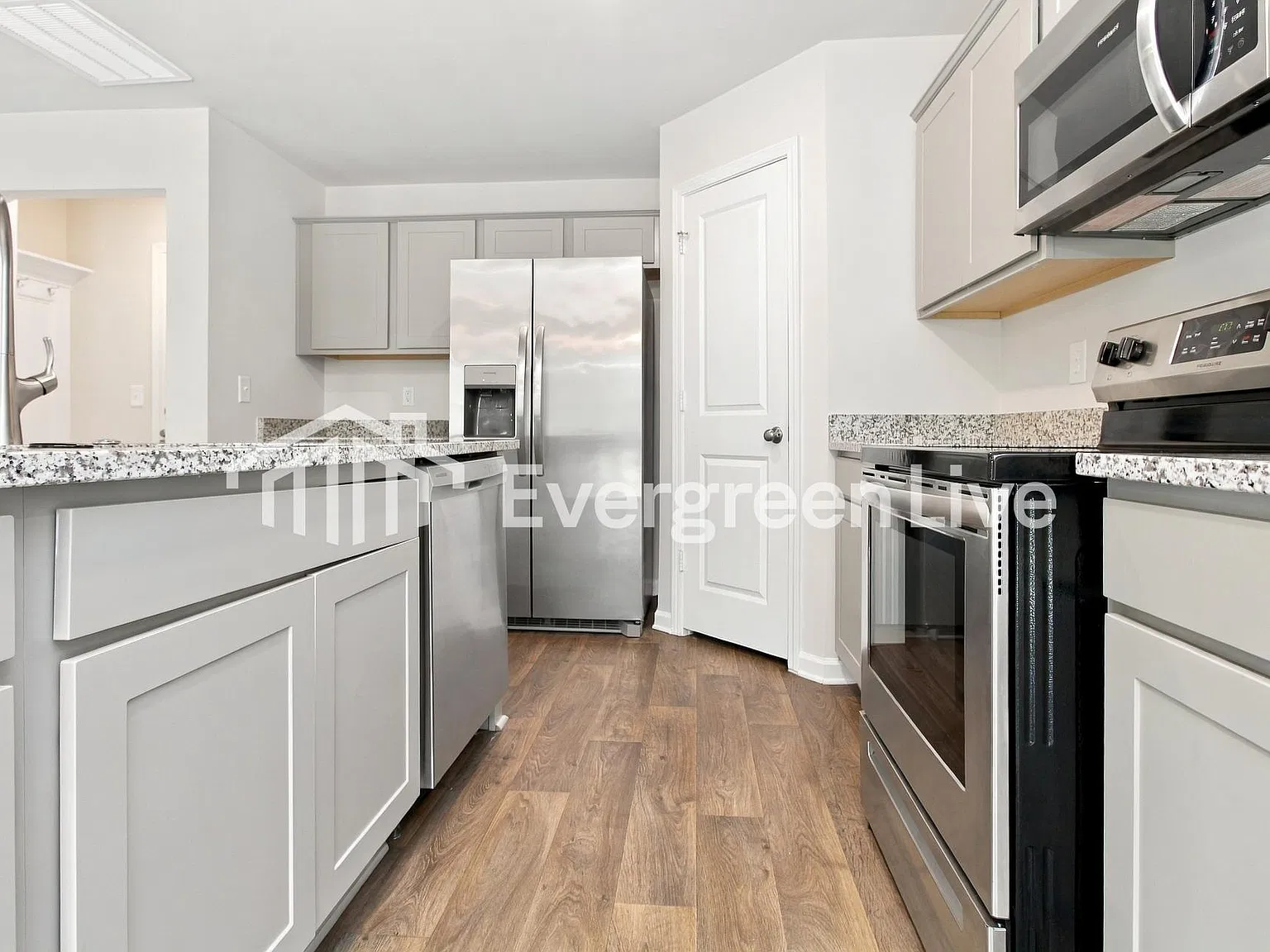 4 bed, 2.5 bath, 1775 sqft, $1,945 — Photo 4