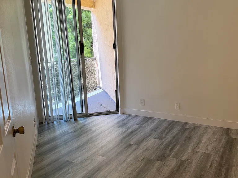 211 S Poinsettia Pl — Photo 12