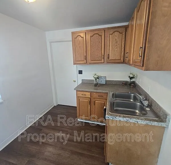 2472 Pontiac St — Photo 5