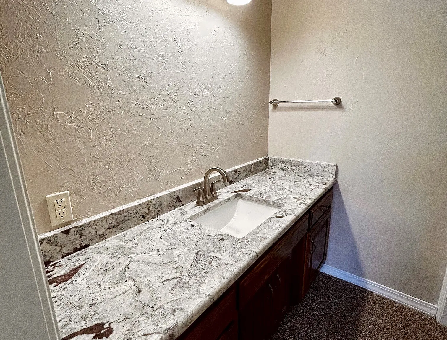 2 bed, 1.0 bath, 1982 sqft, $1,495 — Photo 4