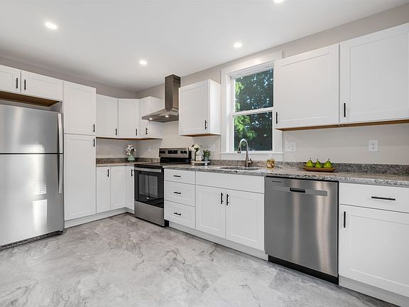 4th image of 16 Chestnut St