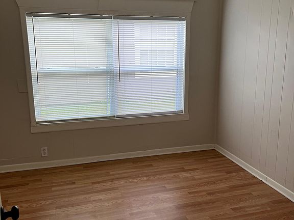 2nd image of 674 W Lyman Ave