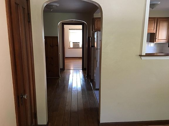2nd image of 2537 Williams Ave APT 1