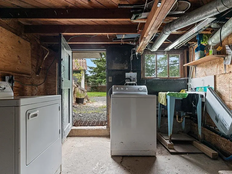 231 Spruce St — Photo 13