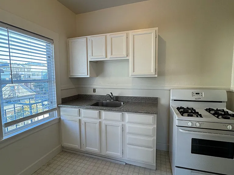 250 Irving St #9 — Photo 2