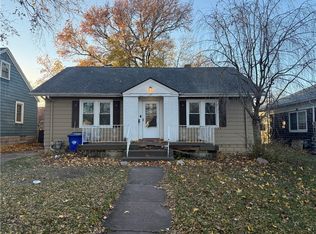 17 West Dr, Decatur, IL 62526