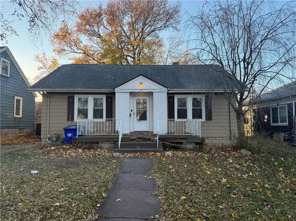 17 West Dr, Decatur, IL 62526