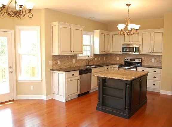 Home for Sale in Hendersonville, Tennessee $349,000