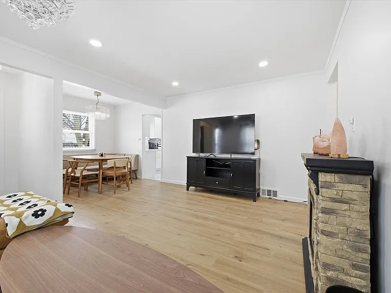 2896 Dorchester Rd — Photo 10
