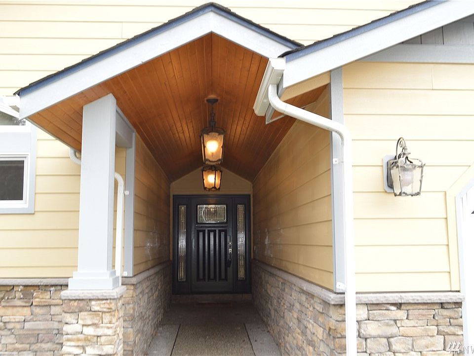 1st image of 4202 Foxhall Dr NE