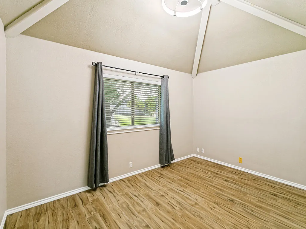 3 bed, 1950 sqft, $2,600 — Photo 4