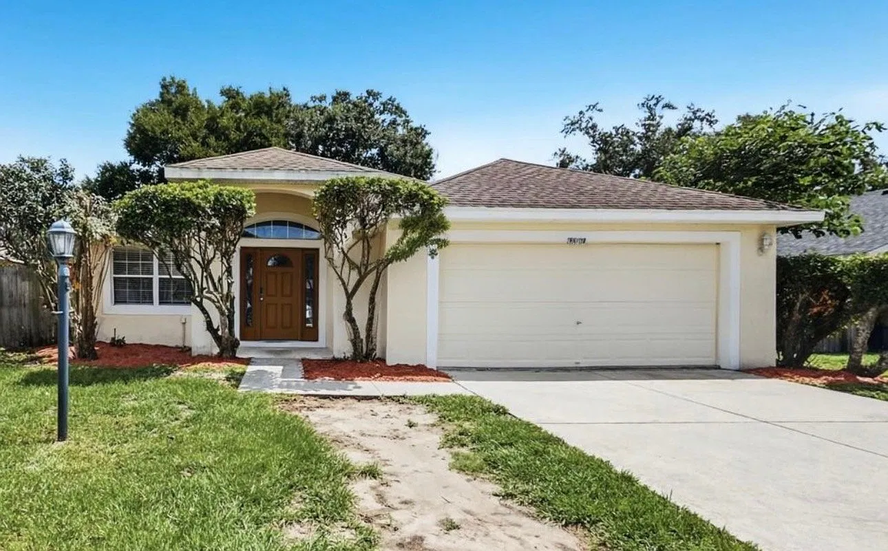 Beautiful 3-Bedroom, 2-Bathroom Single-Family Home in Plant City, FL — Photo 1