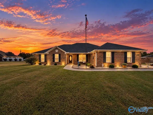 129 Edgebrook Dr, Ardmore, AL 35739