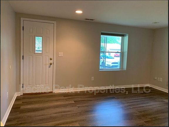 4th image of 3419 S Parker Ave
