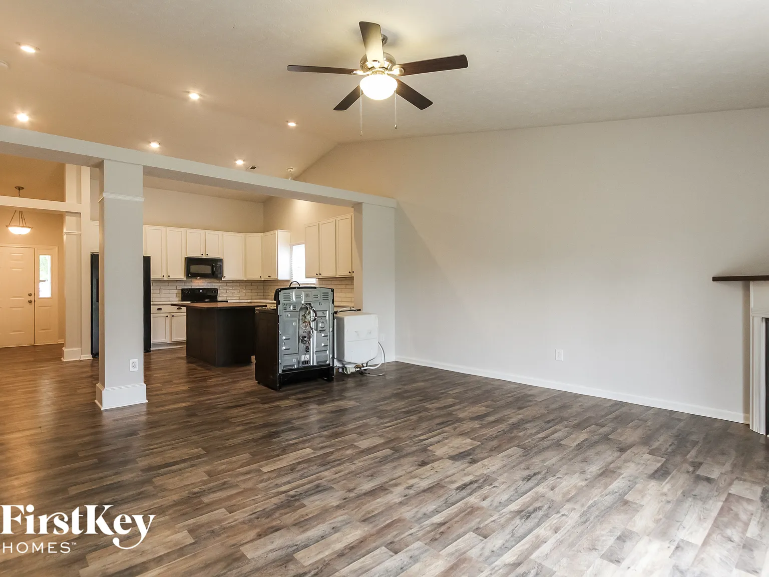 3 bed, 2.0 bath, 1692 sqft, $2,095 — Photo 3