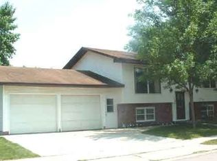 904 Sherman St, North Mankato, MN 56003
