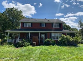 914 Fairview Cir, Gilbert, PA 18331