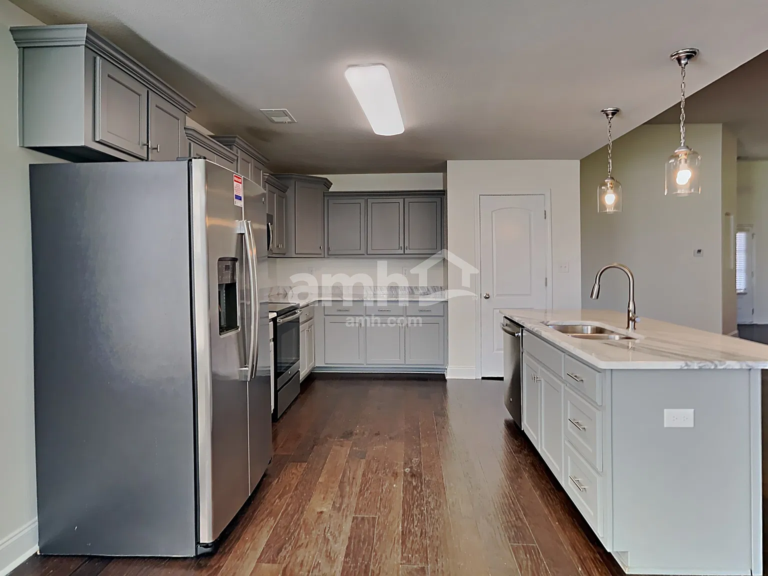5 bed, 3.0 bath, 2447 sqft, $2,650 — Photo 3
