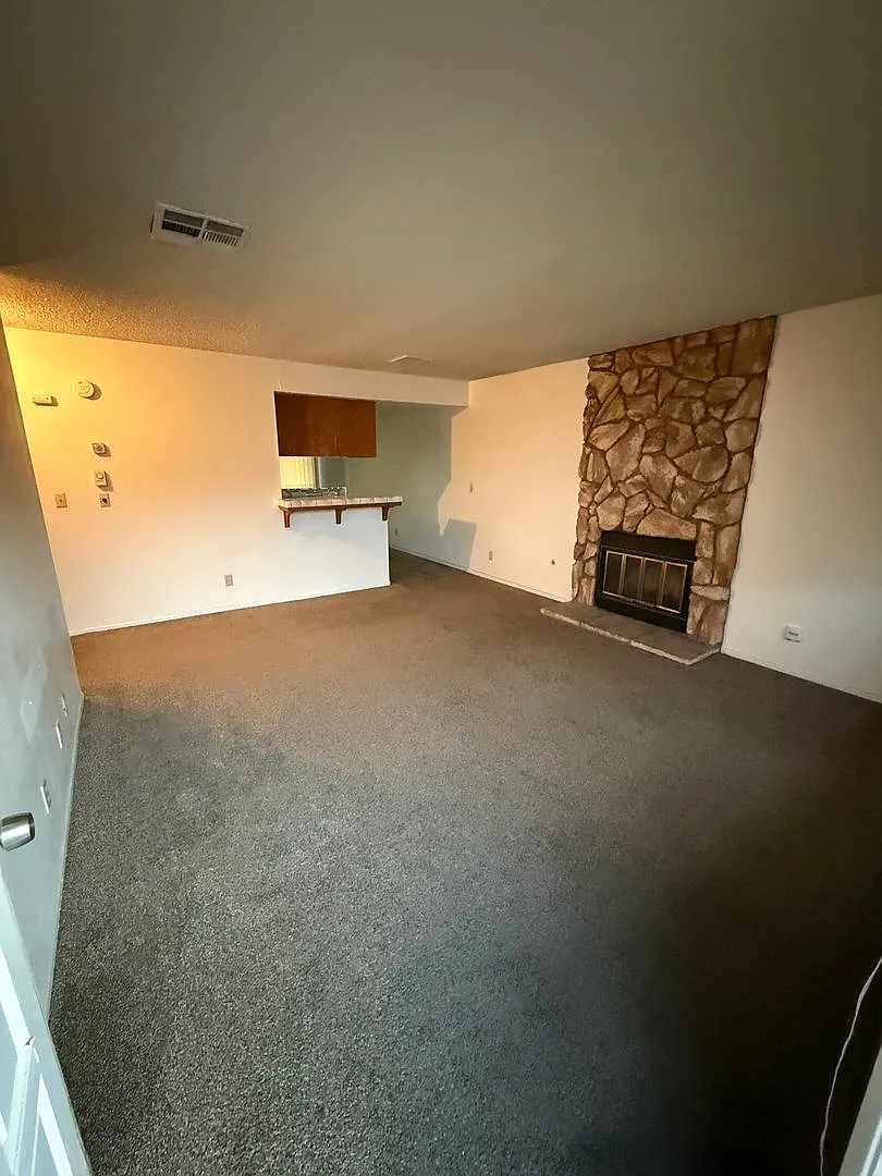 2 Bedroom 1 Bath - Upstairs Unit — Photo 3