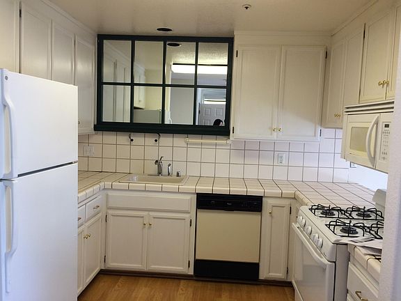 3rd image of 20725 Marion St