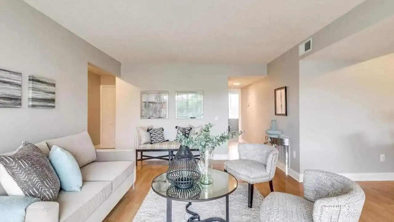 3 bed, 1041 sqft, $2,350 — Photo 3
