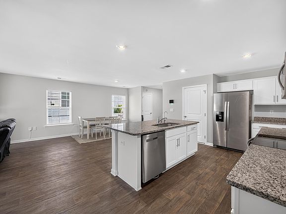 3rd image of 450 Delahays Rd