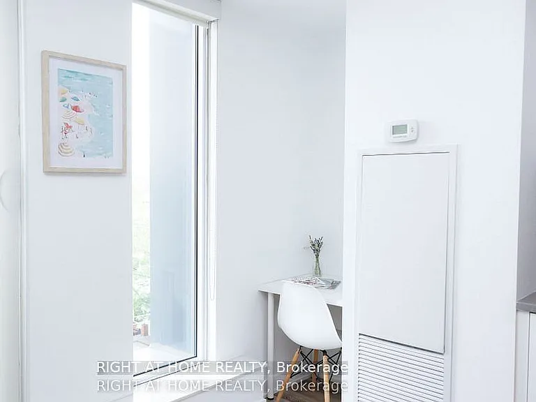 106 Dovercourt Rd #515 — Photo 17