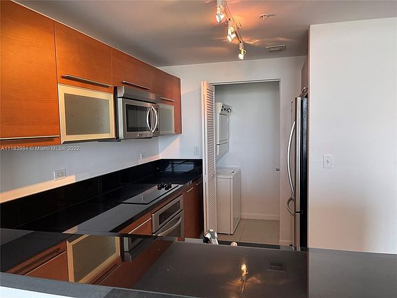 3rd image of 253 NE 2nd St APT 1707