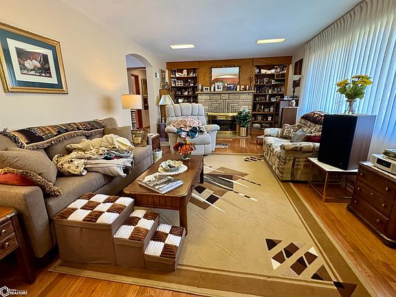 5th image of 203 W Jefferson St